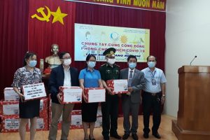 Trường Cao đẳng Công nghệ Y – Dược Việt Nam tặng vật tư Y tế cho Tỉnh Gia Lai