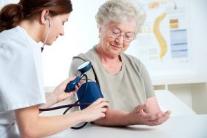 nhân viên chăm sóc người cao tuổi