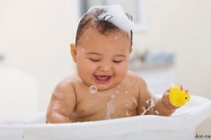 Dạy cách tắm cho trẻ sơ sinh chuẩn Y Khoa cấp chứng chỉ