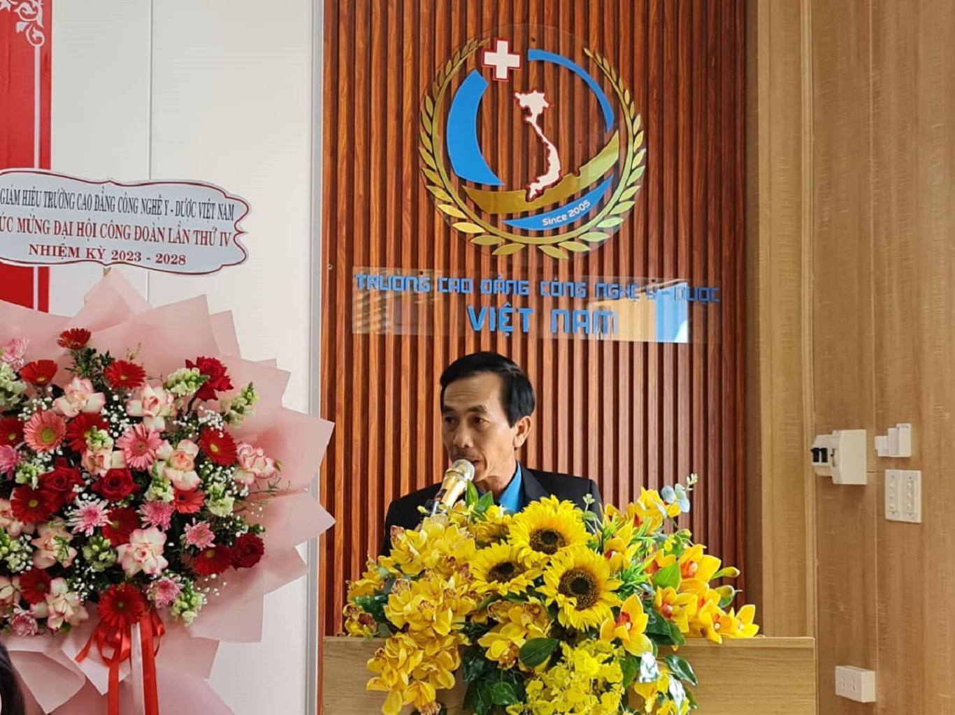 Ông Nguyễn Văn Thọ - Quận ủy viên, Chủ tịch Liên đoàn lao động quận Liên Chiểu phát biểu chỉ đạo Đại hội