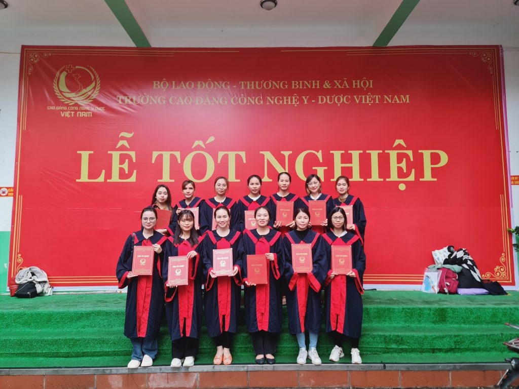 Tốt nghiệp lớp đào tạo Chăm sóc mẹ và bé tại Trường Cao đẳng Công nghệ Y - Dược Việt Nam học viên được cấp chứng chỉ theo quy định của Bộ Lao động - Thương binh và Xã hội, có thời hạn vĩnh viễn, giá trị sử dụng trên toàn quốc và mở ra nhiều cơ hội việc làm mới